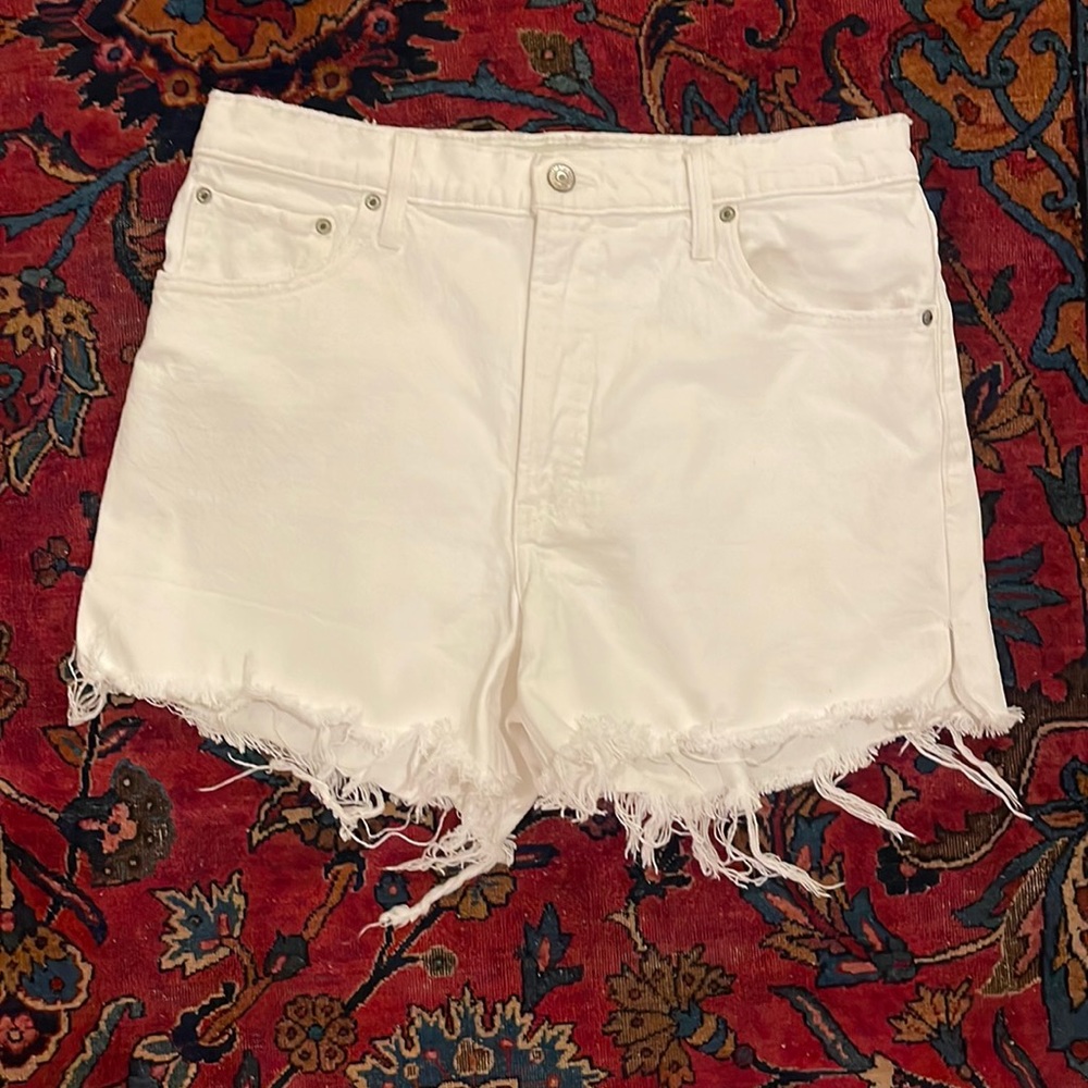Abercrombie and fitch 4” mom short high rise size 12 / 31 white
